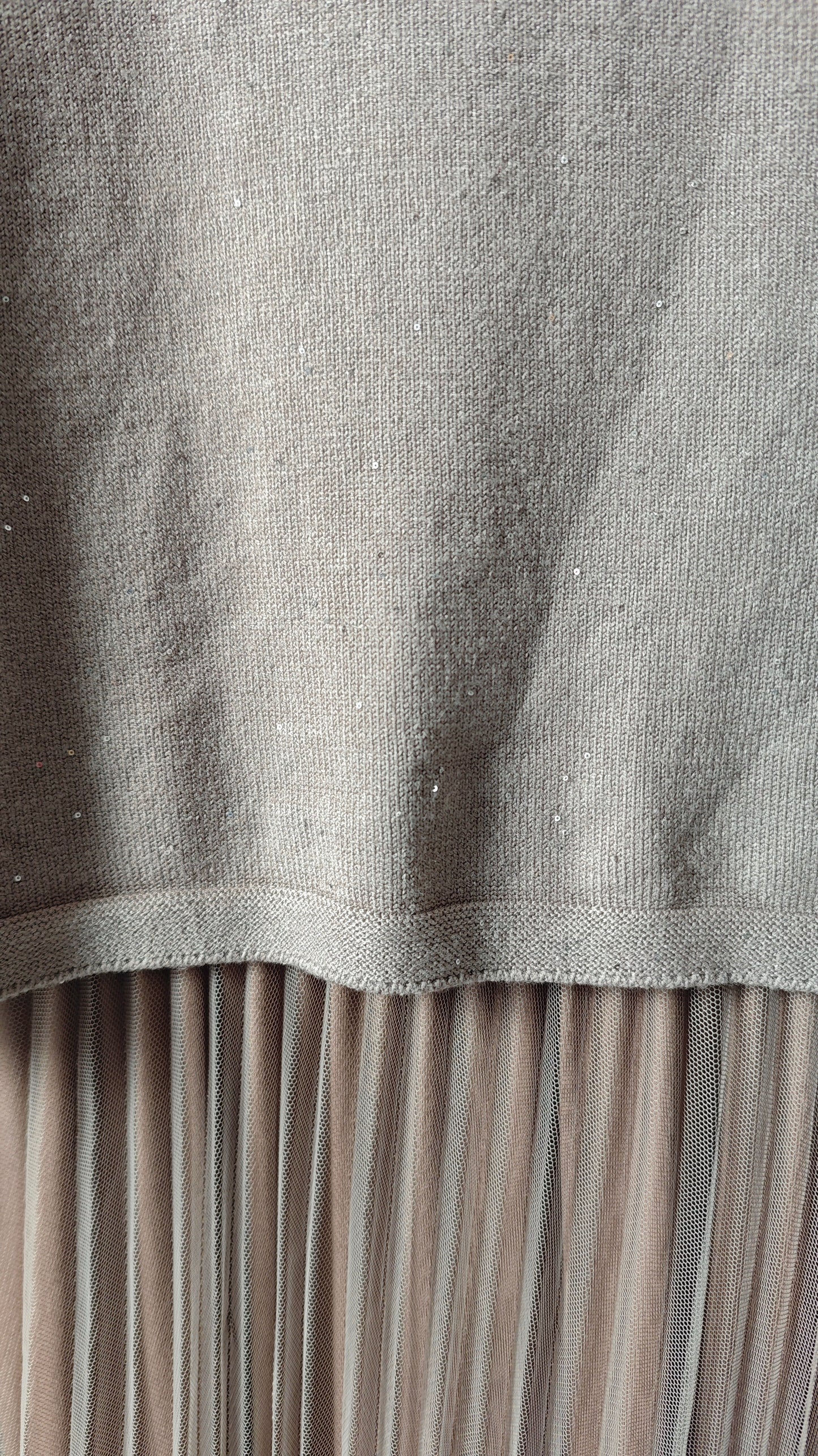 Abito Midi con Maglia dolce vita e Gonna Plissé in Tulle due in uno -43%