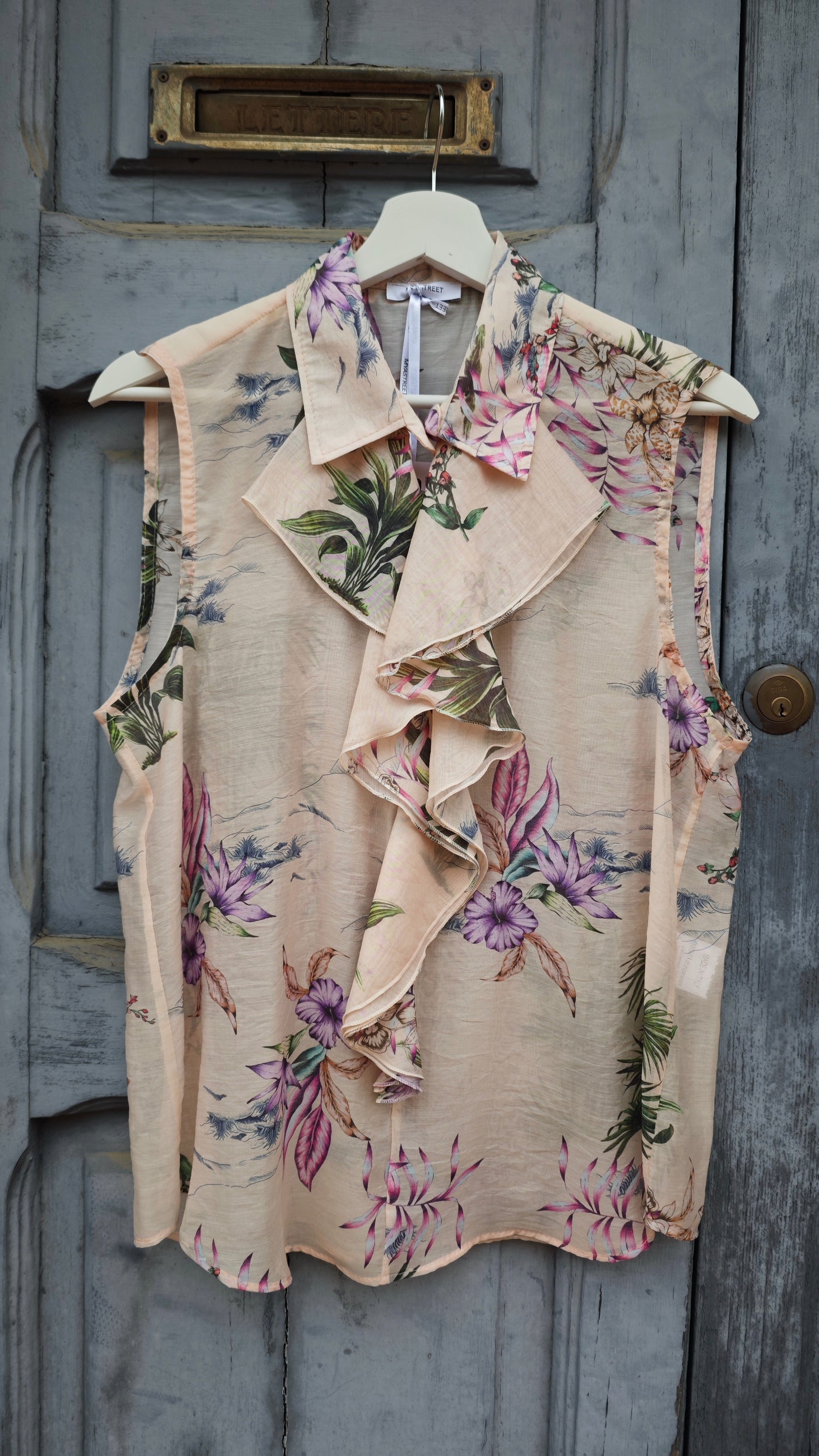 Blusa Floreale smanicata con bottone e rouge