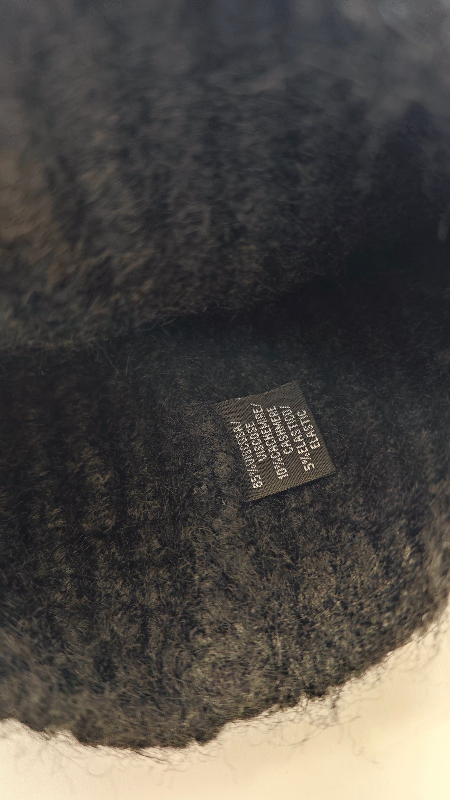 Cappello tempestato di Paillettes tono su tono -30%