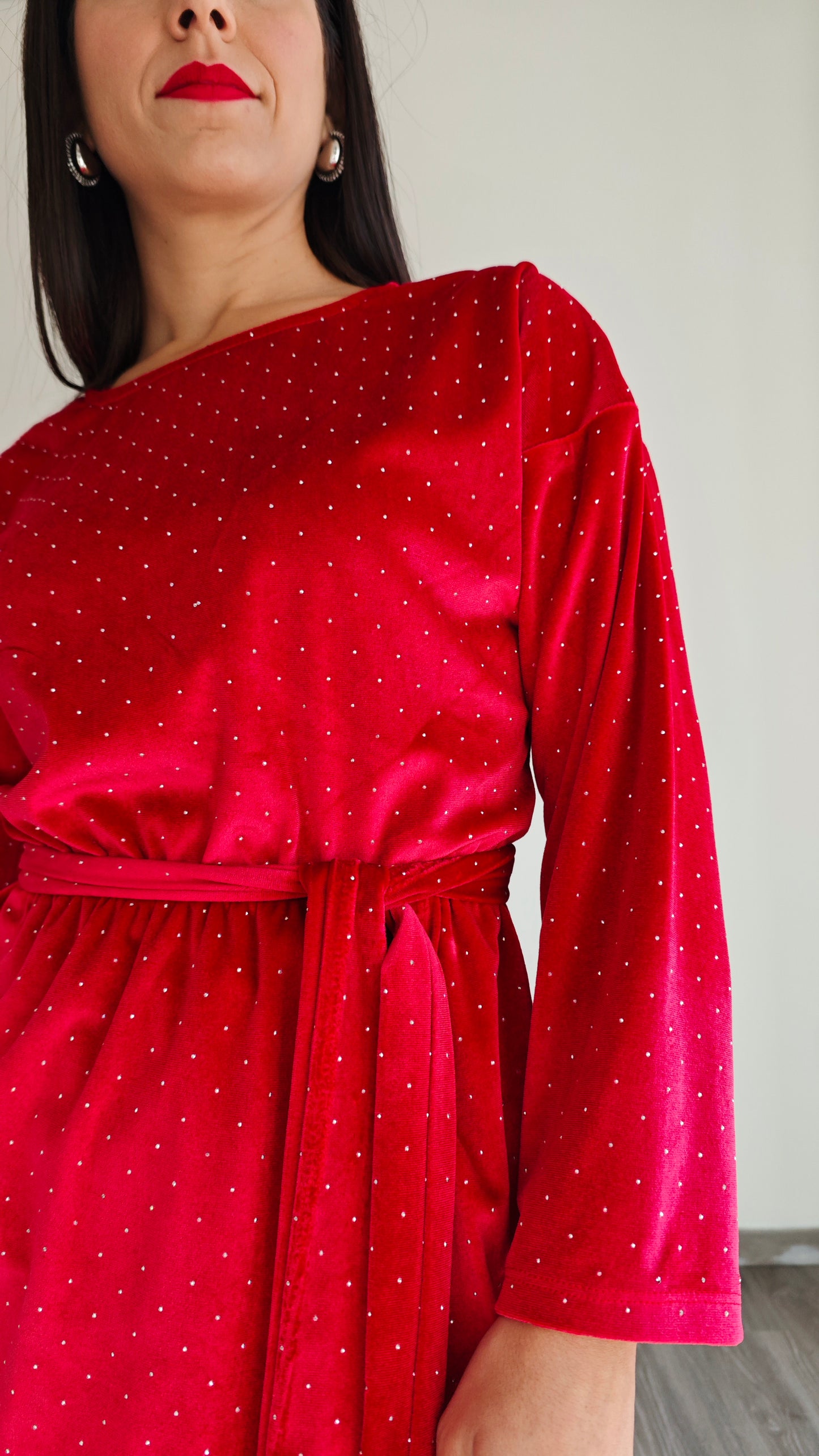 Abito in velluto con piccole borchie e fusciacca in vita ◼️ -50%