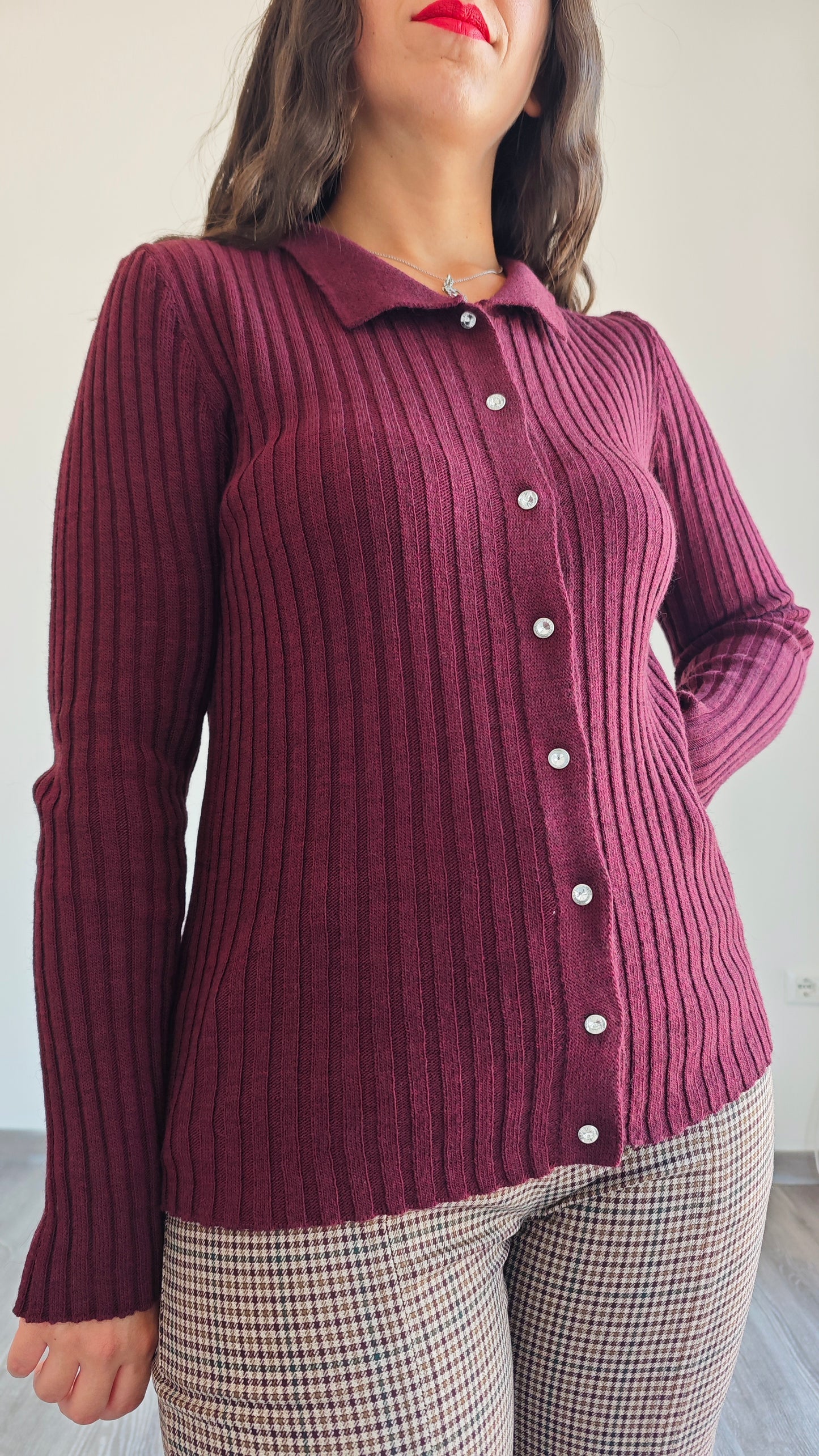 Cardigan a costina con bottoni gioiello