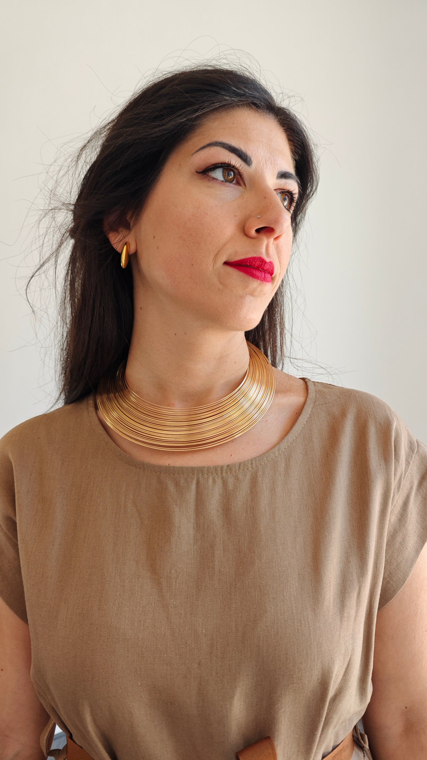Collana rigida a girocollo