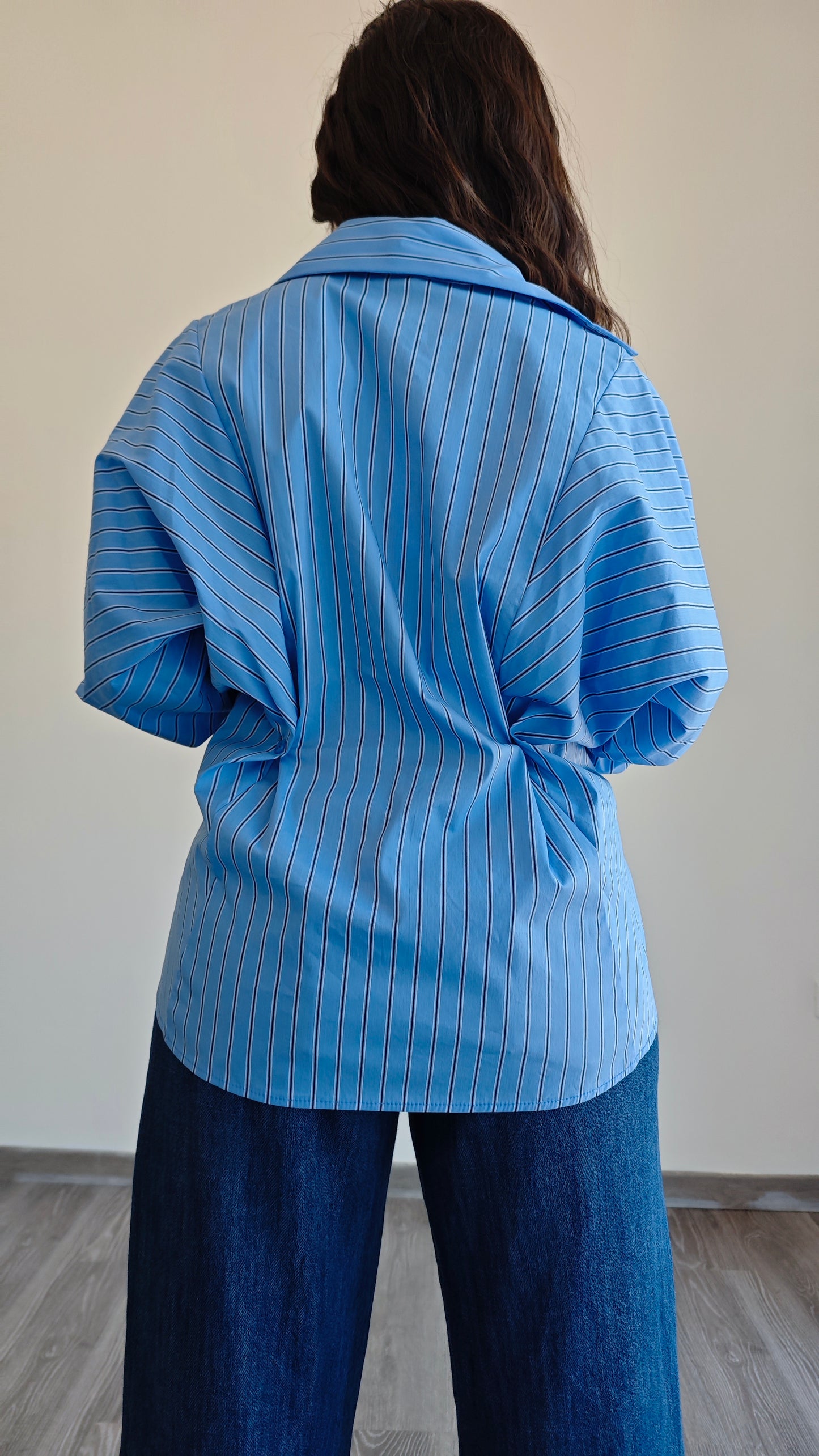Camicia righe oversize con abbottonatura su retro