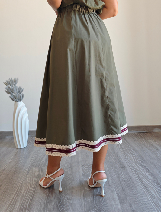 Gonna Midi svasata con Ricamo -50%