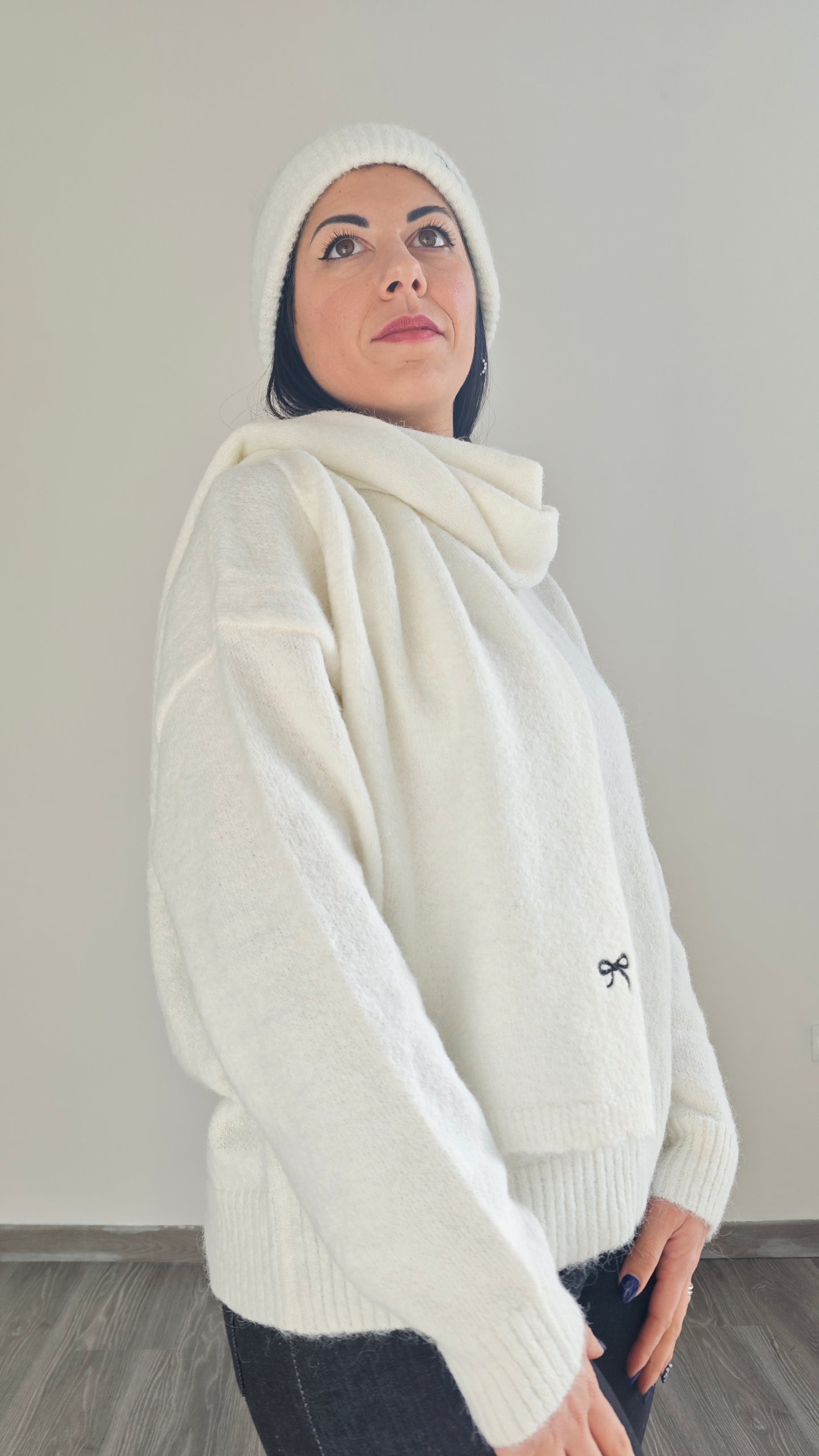 Set Maglia Oversize , Sciarpa e Cappello con dettaglio fiocco ricamato -30%