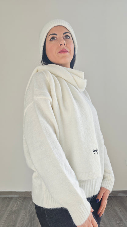 Set Maglia Oversize , Sciarpa e Cappello con dettaglio fiocco ricamato -30%