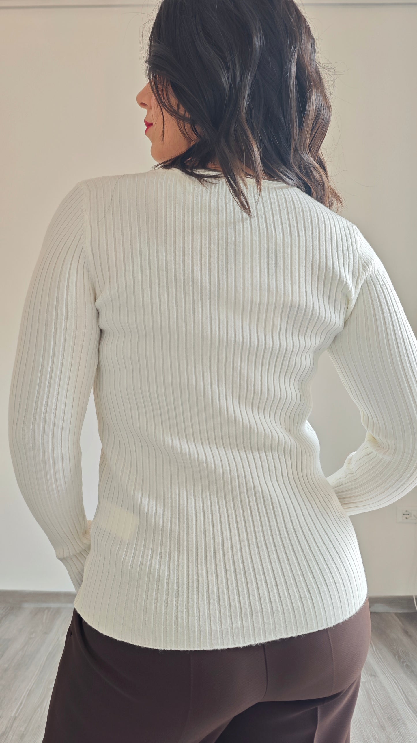 Maglia a Manica Lunga con Scollo a V a Costine Elasticizzata -30%