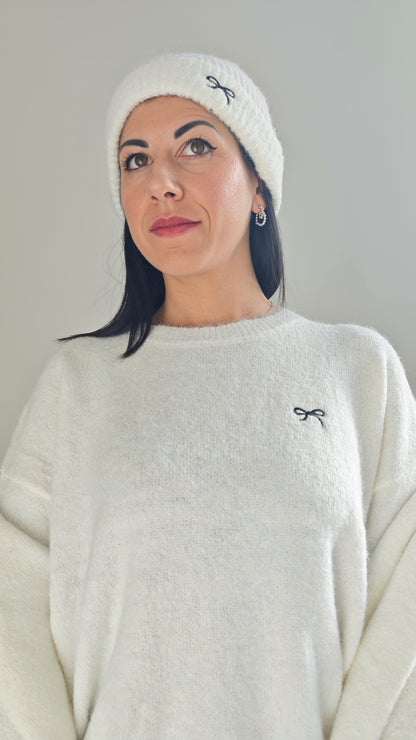 Set Maglia Oversize , Sciarpa e Cappello con dettaglio fiocco ricamato -30%