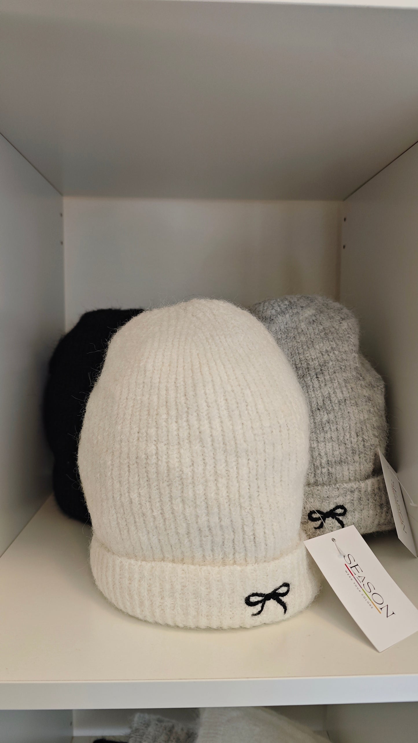 Set Maglia Oversize , Sciarpa e Cappello con dettaglio fiocco ricamato -30%