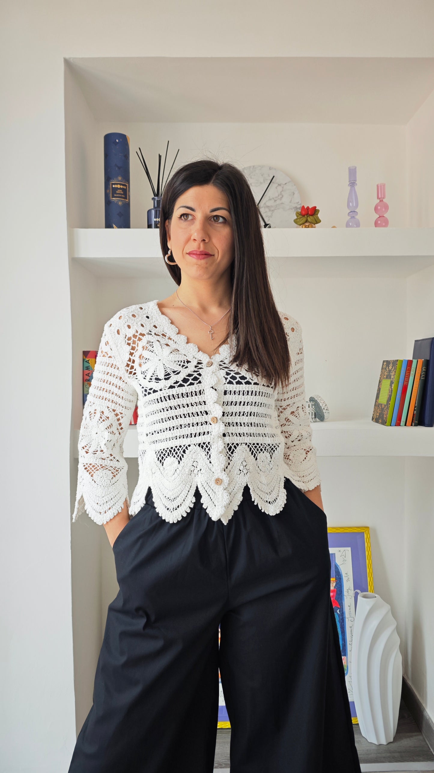 Cardigan Traforato in Macramè e bottoni a contrasto -50%