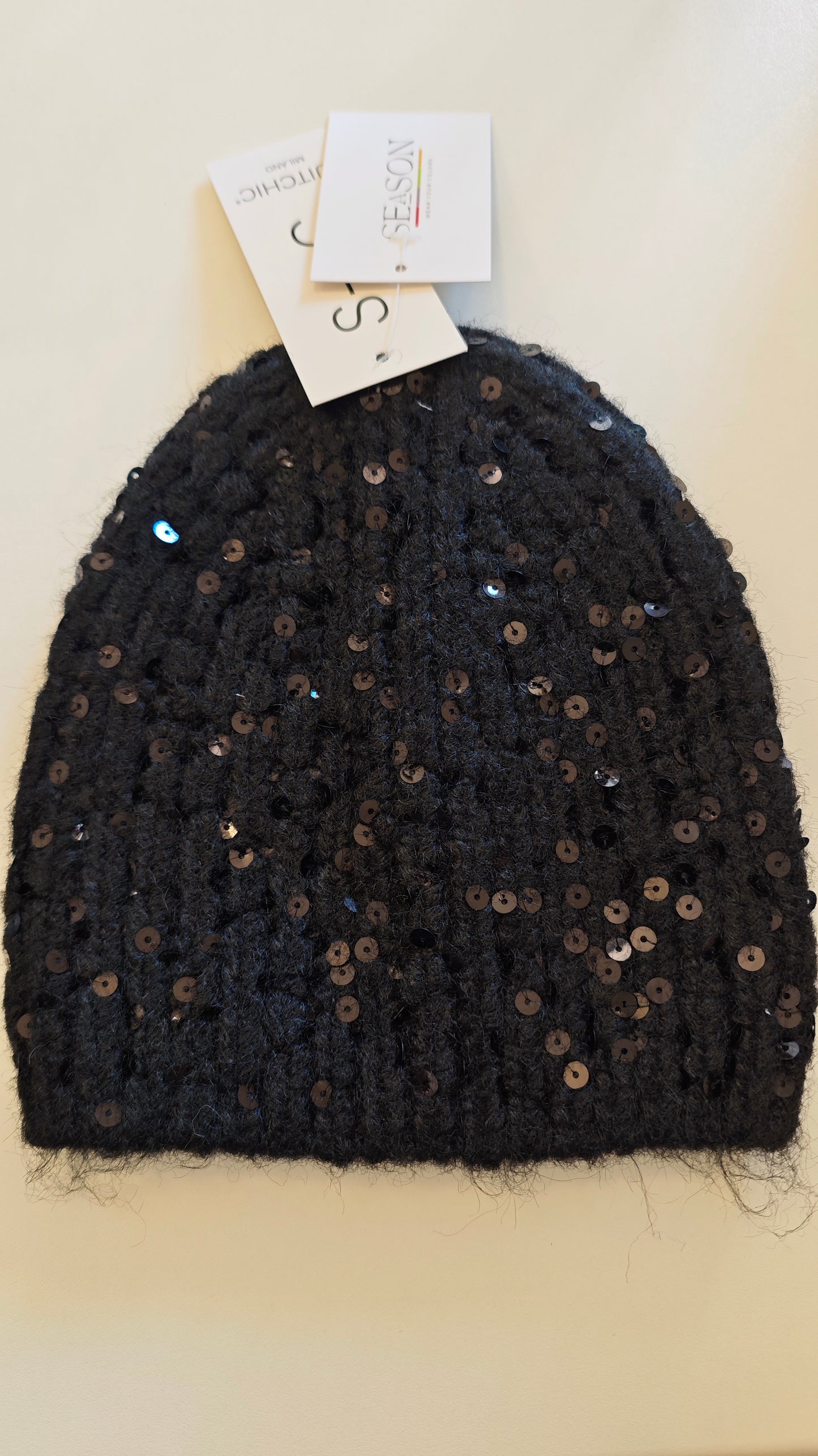 Cappello tempestato di Paillettes tono su tono -30%