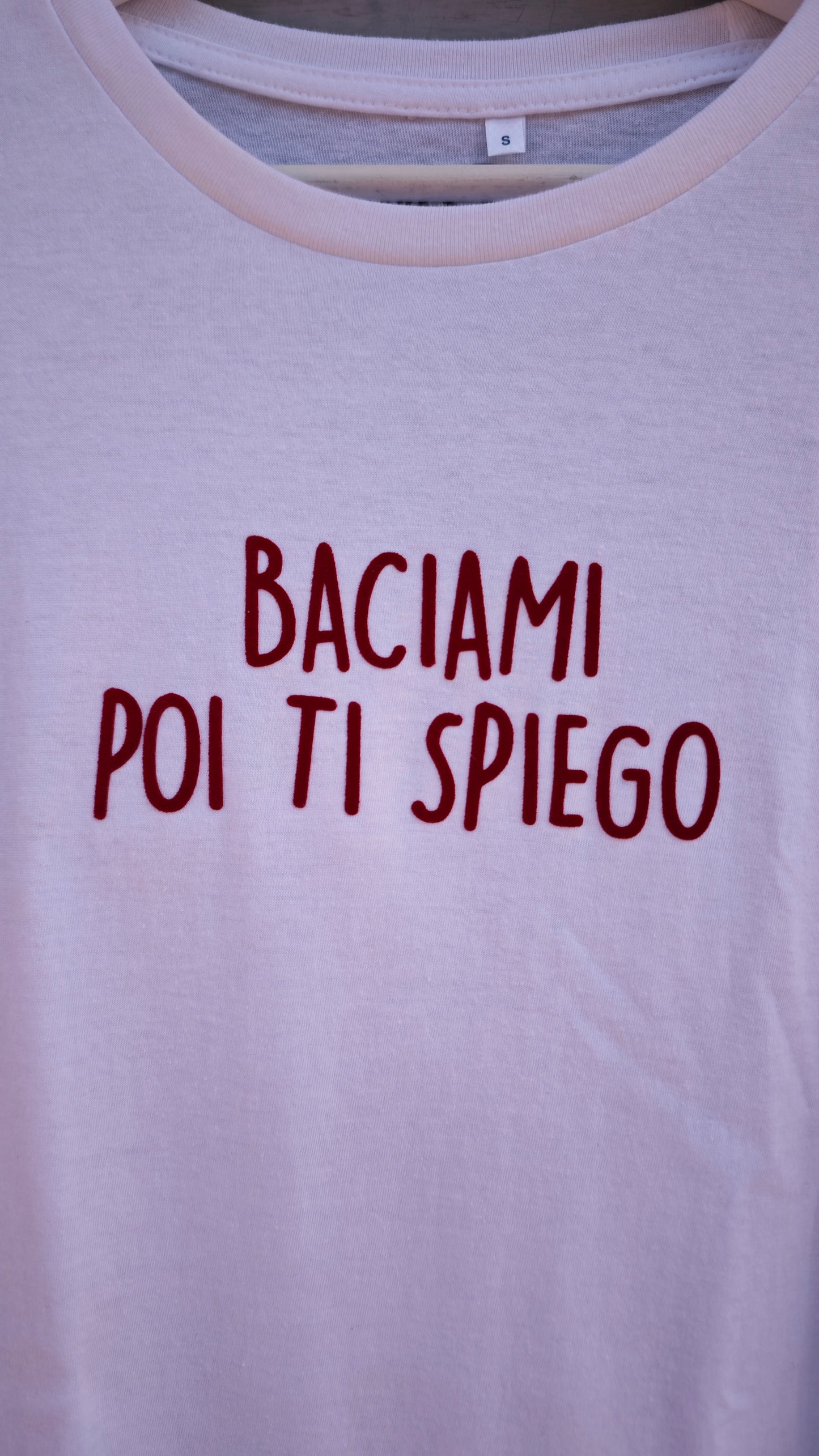 T-shirt Mezza Manica (Baciami poi ti spiego) -50%