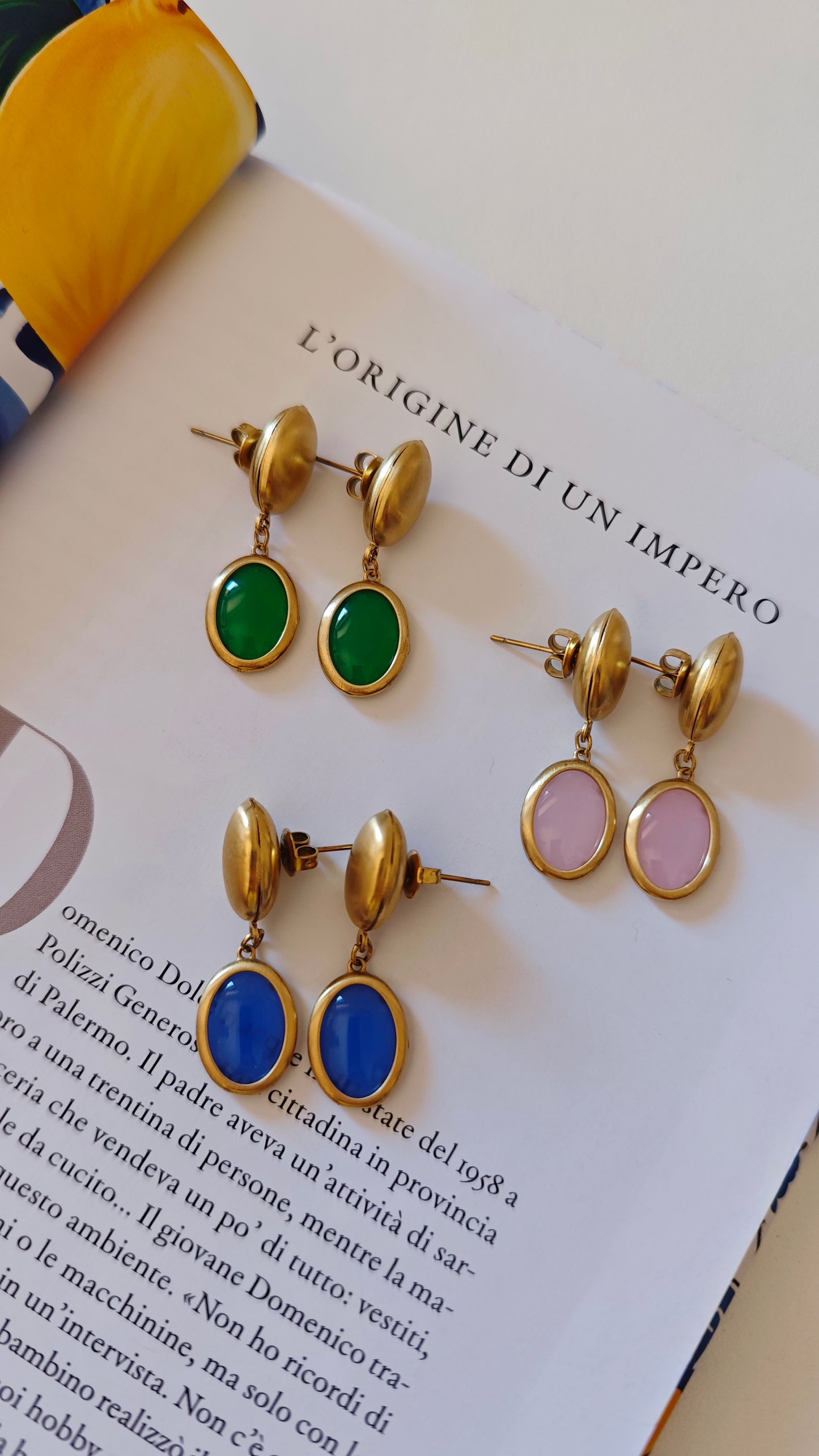 Orecchino Pendente con pietra colorata