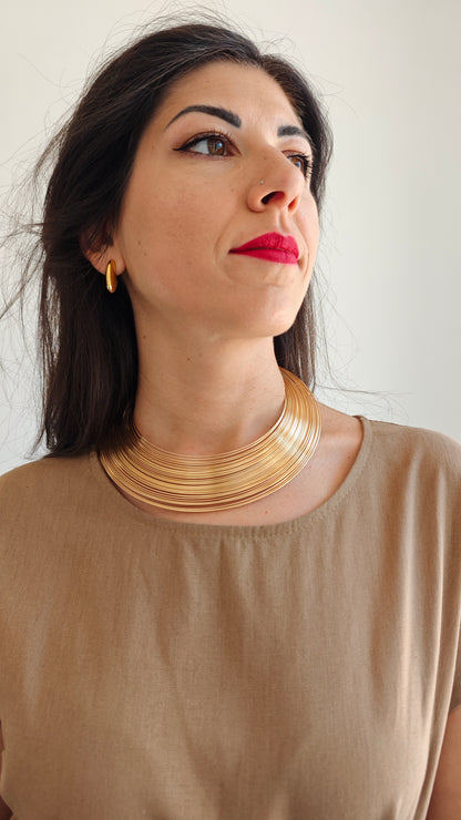 Collana rigida a girocollo