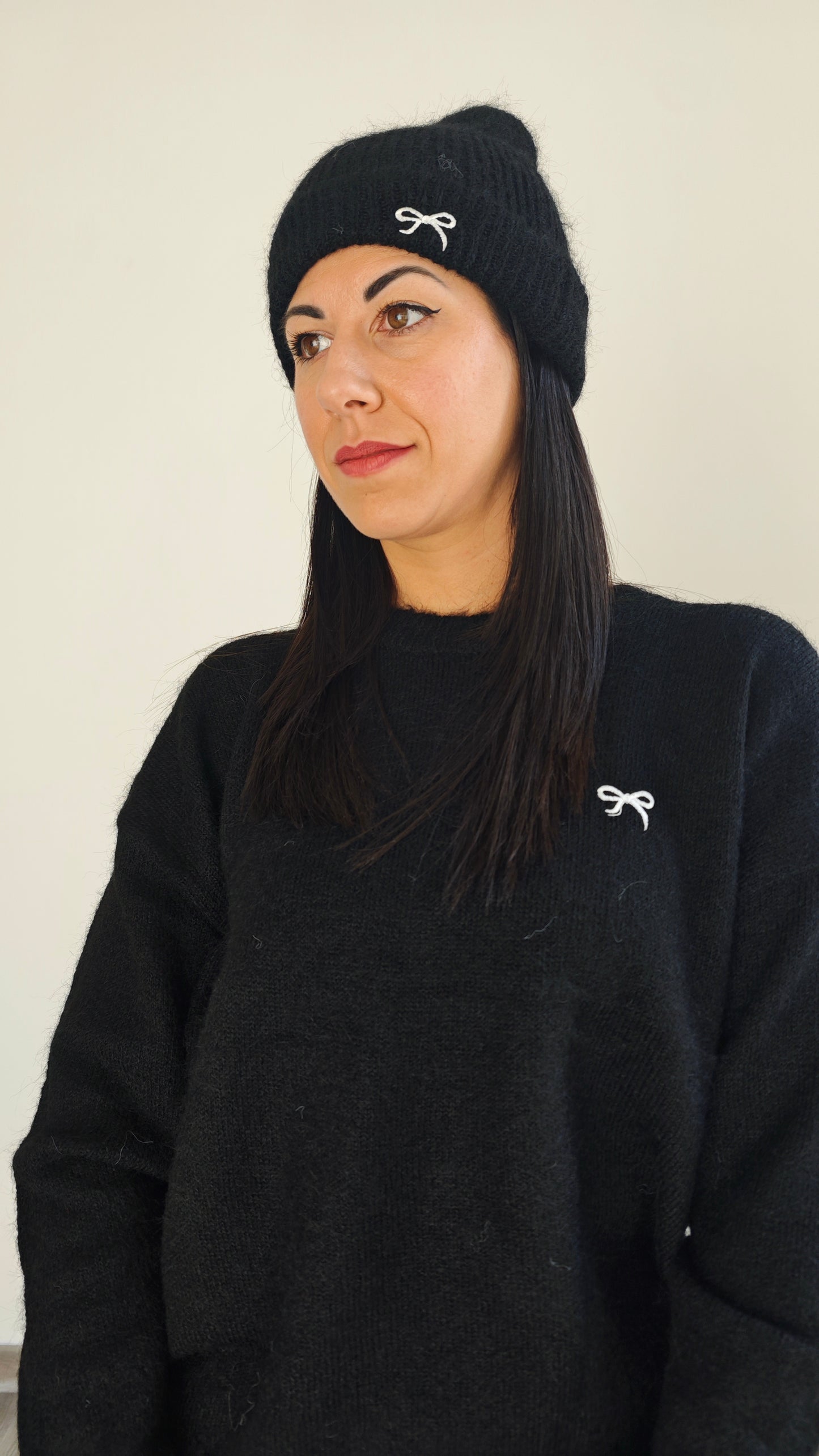 Set Maglia Oversize , Sciarpa e Cappello con dettaglio fiocco ricamato -30%