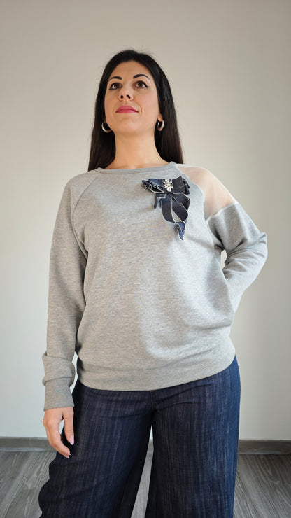 Felpa Garzata con inserto tulle sulla spalla e Spilla -50%