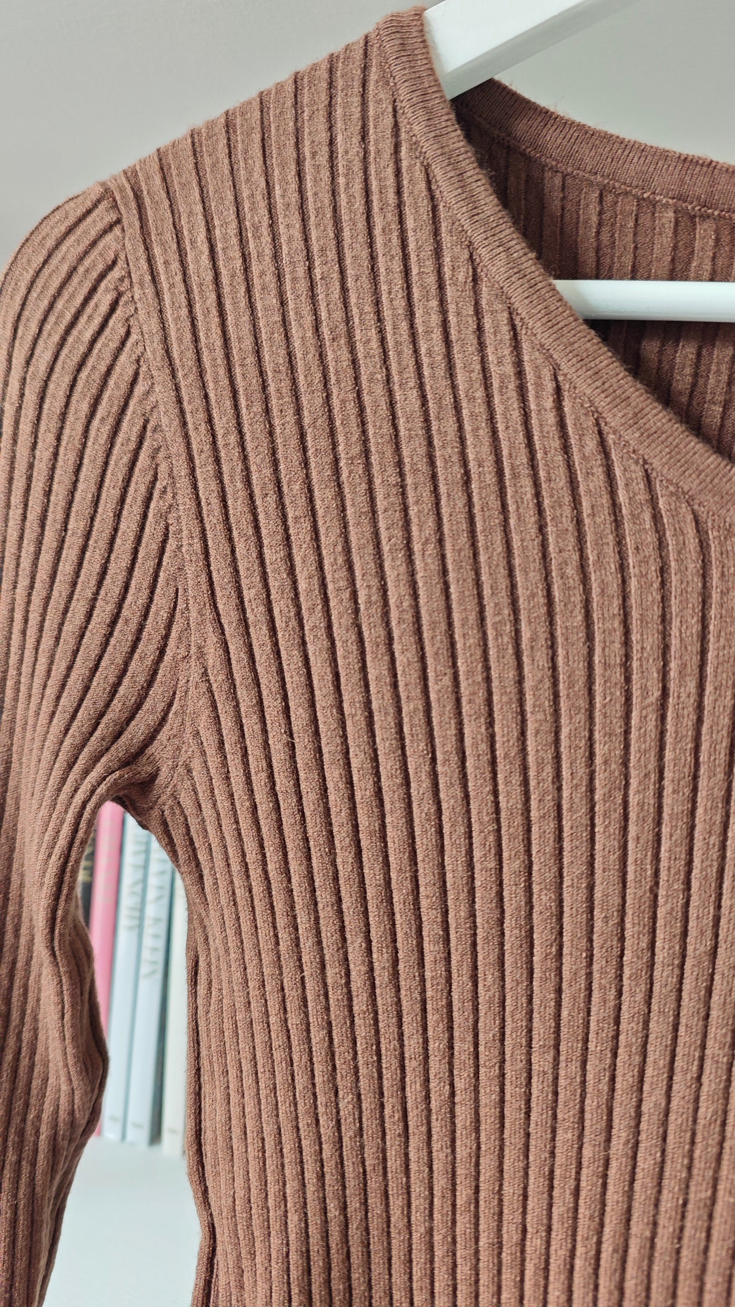 Maglia a Manica Lunga con Scollo a V a Costine Elasticizzata -30%